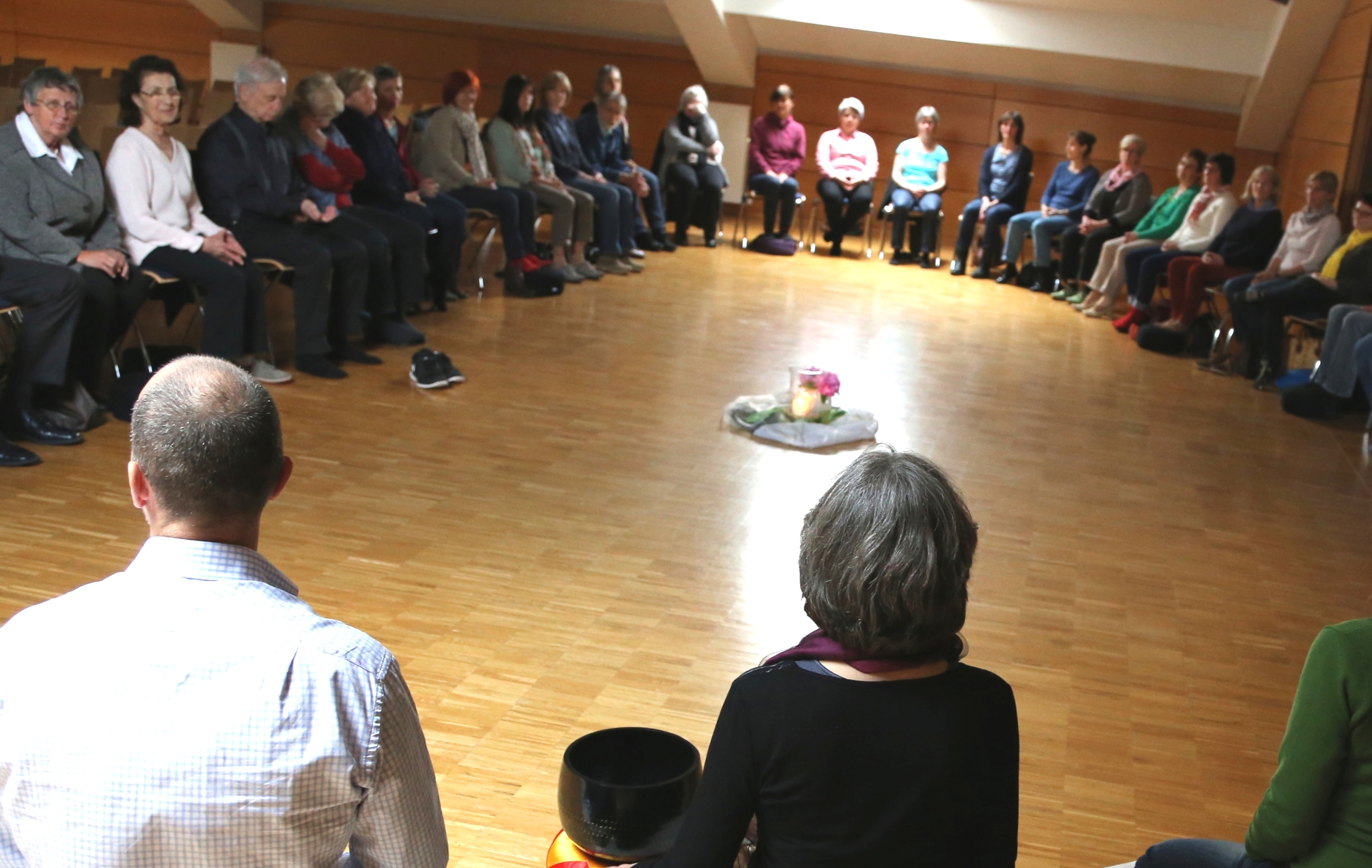 Gruppenbild: Achtsamkeitsmeditation